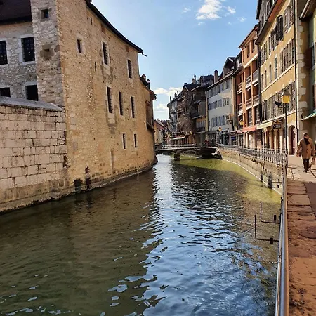 Cozy With Terrace Annecy