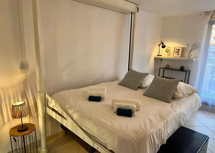Cozy With Terrace Apartamento