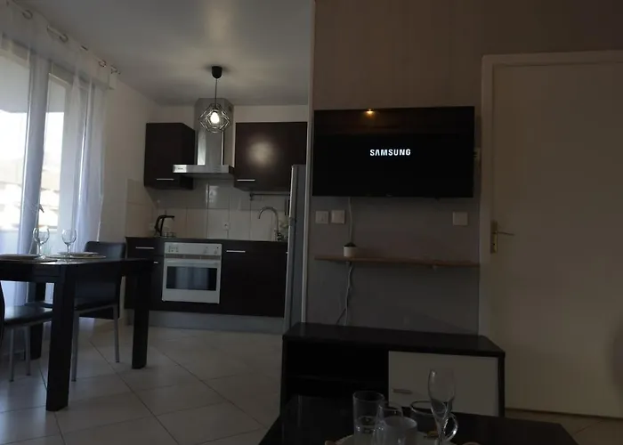 Cozy With Terrace Apartamento Annecy