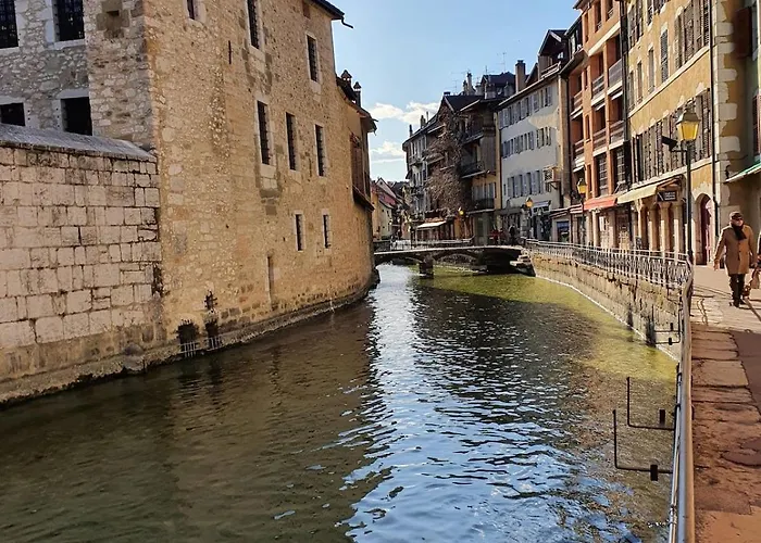 Cozy With Terrace Annecy
