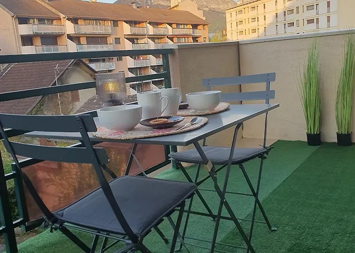 Cozy With Terrace Apartamento *
