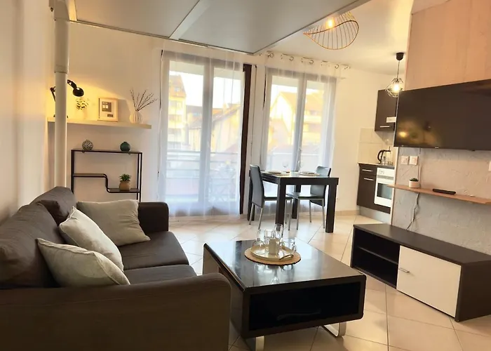 Cozy With Terrace *