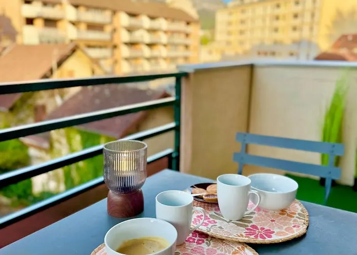 Cozy With Terrace Annecy